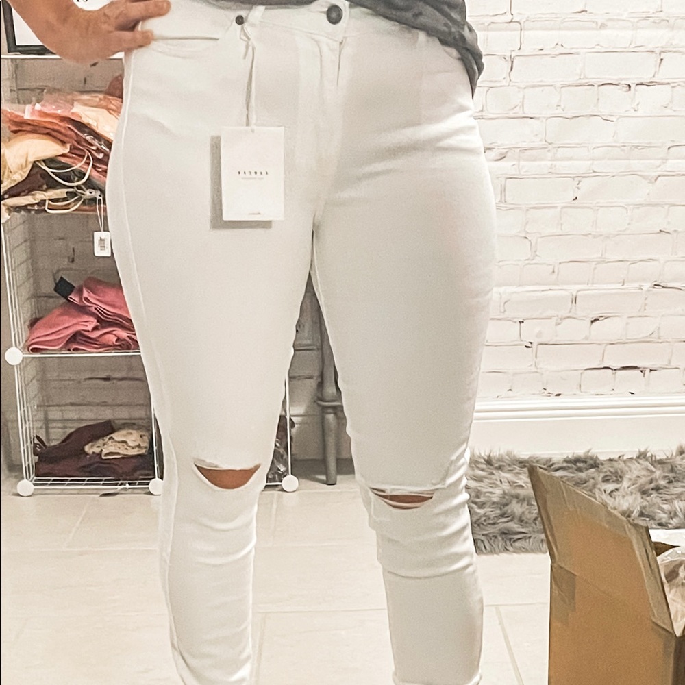 KanCan White Skinny Jeans with Knee Rips